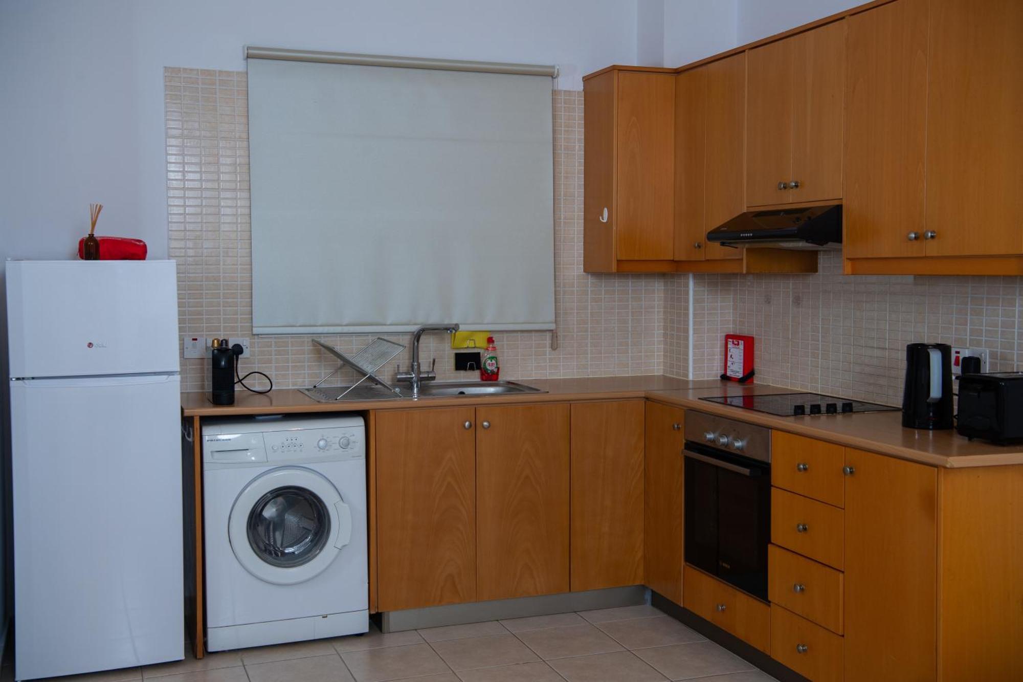 Path Latchi Beachfront Apartments Εξωτερικό φωτογραφία