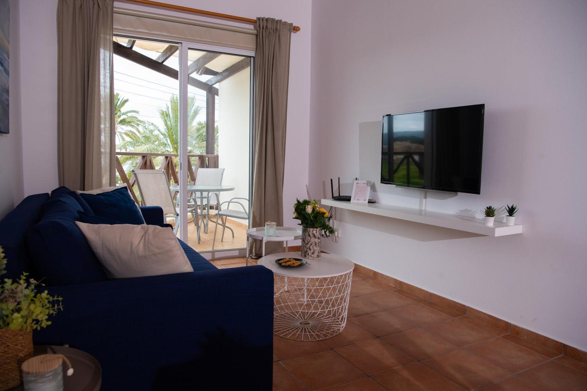 Path Latchi Beachfront Apartments Εξωτερικό φωτογραφία