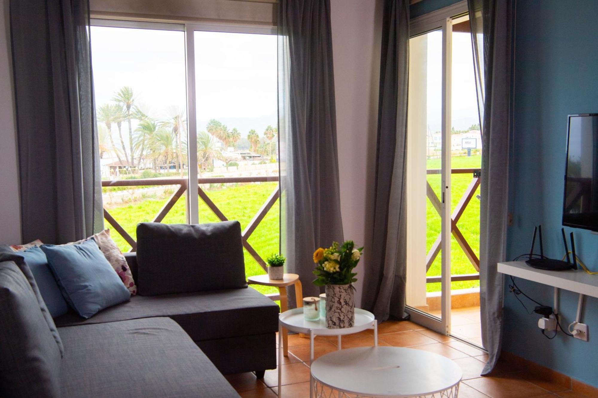 Path Latchi Beachfront Apartments Εξωτερικό φωτογραφία