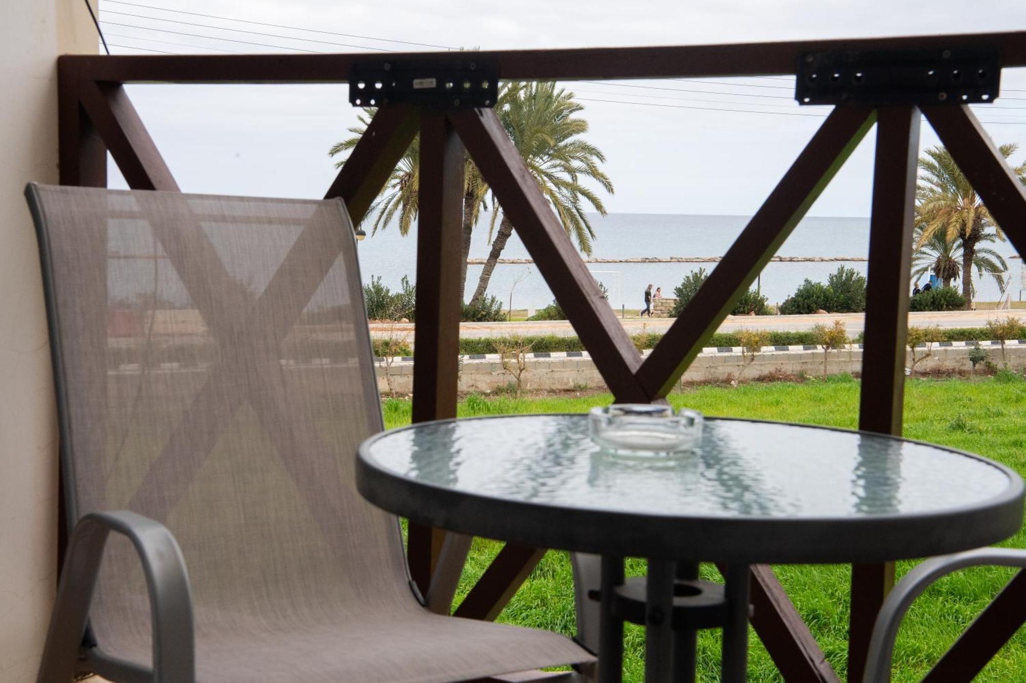 Path Latchi Beachfront Apartments Εξωτερικό φωτογραφία