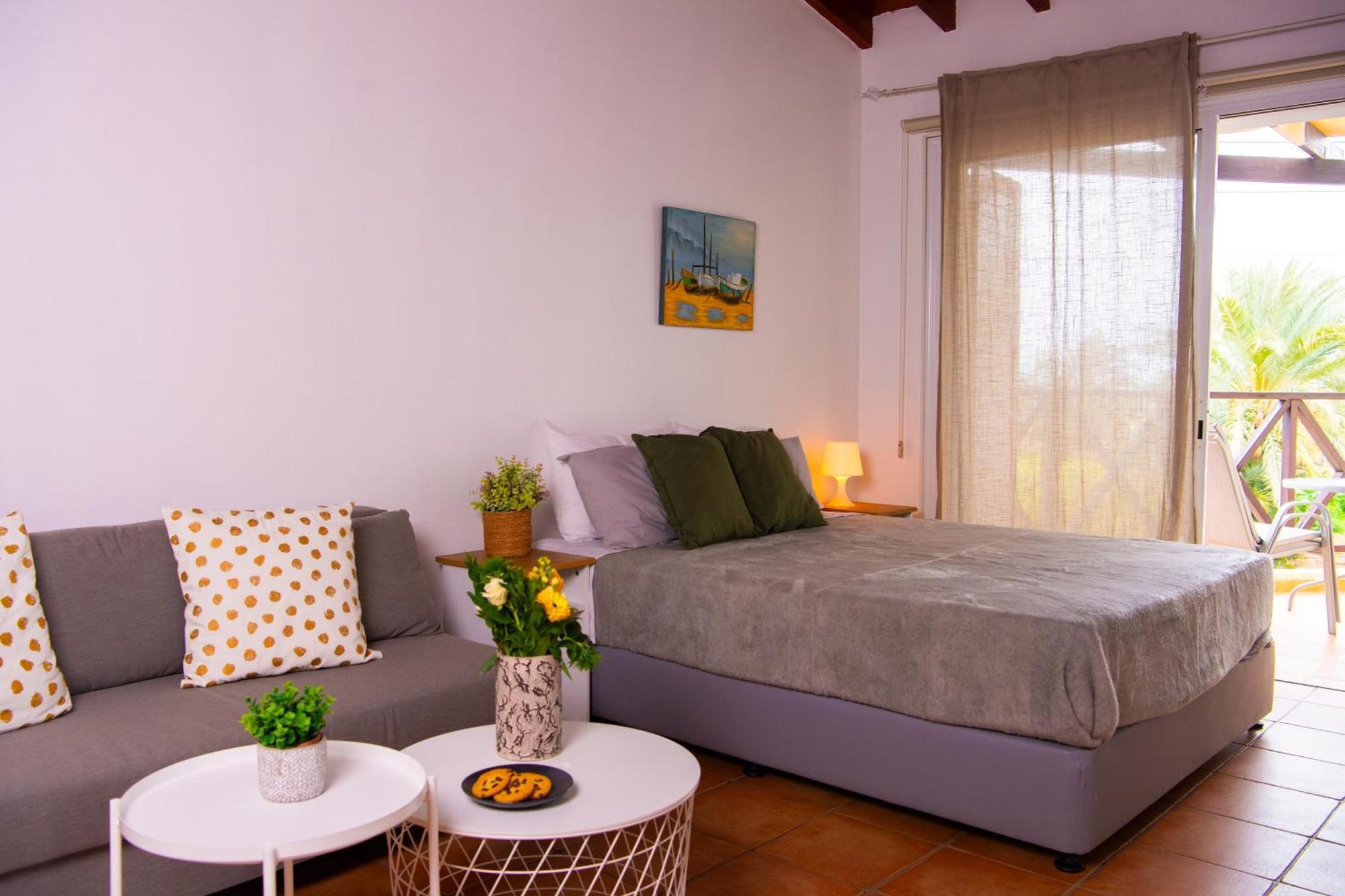 Path Latchi Beachfront Apartments Εξωτερικό φωτογραφία