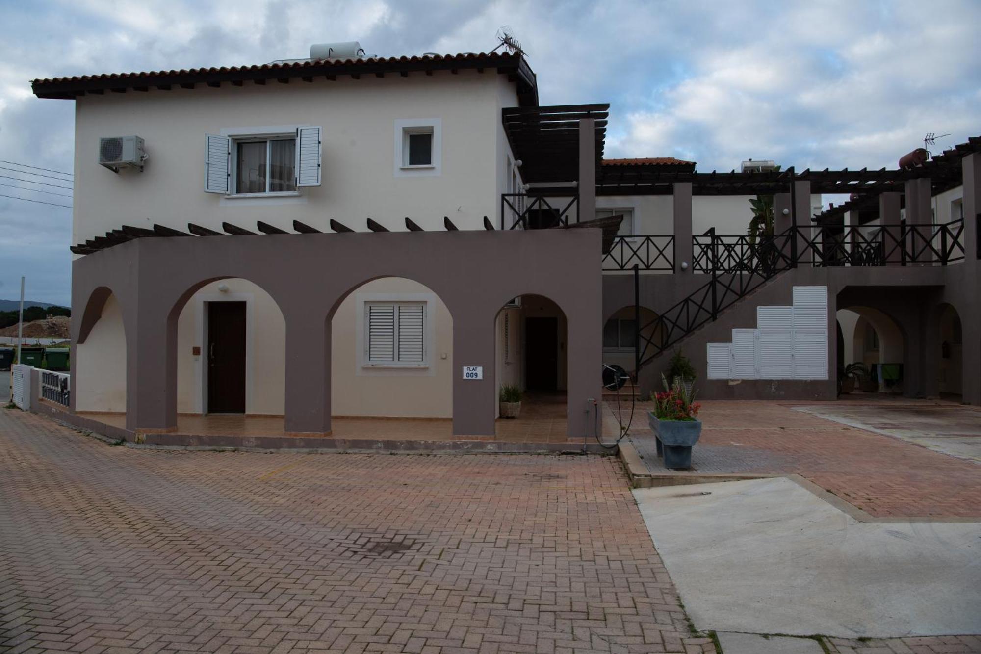 Path Latchi Beachfront Apartments Εξωτερικό φωτογραφία