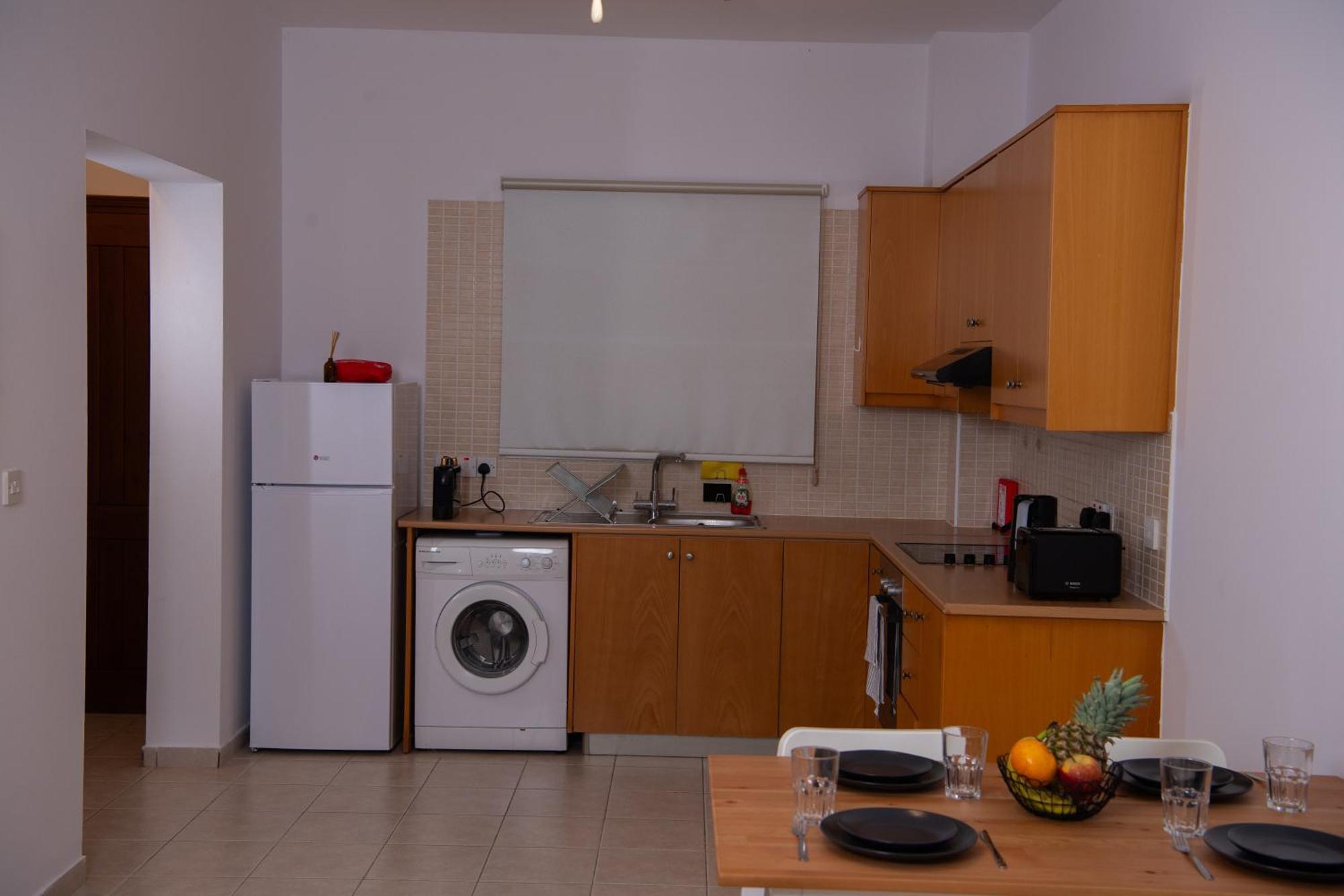 Path Latchi Beachfront Apartments Εξωτερικό φωτογραφία