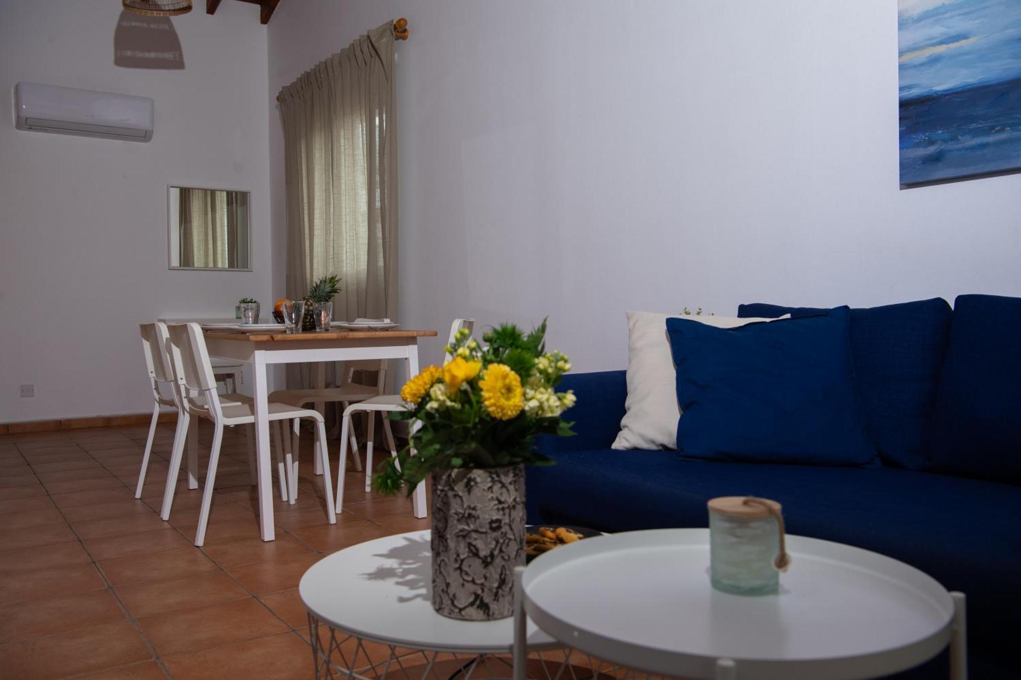 Path Latchi Beachfront Apartments Εξωτερικό φωτογραφία