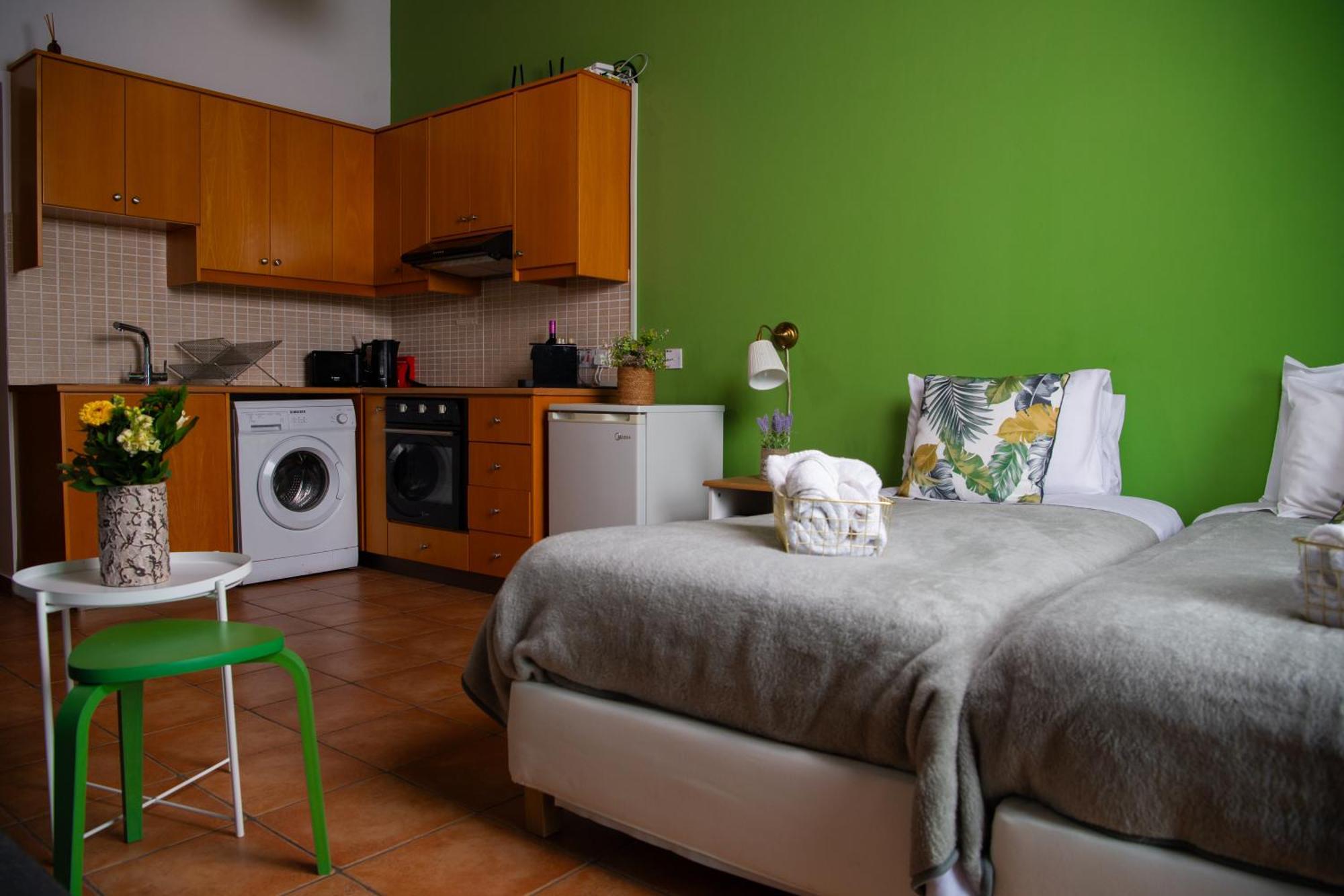 Path Latchi Beachfront Apartments Εξωτερικό φωτογραφία
