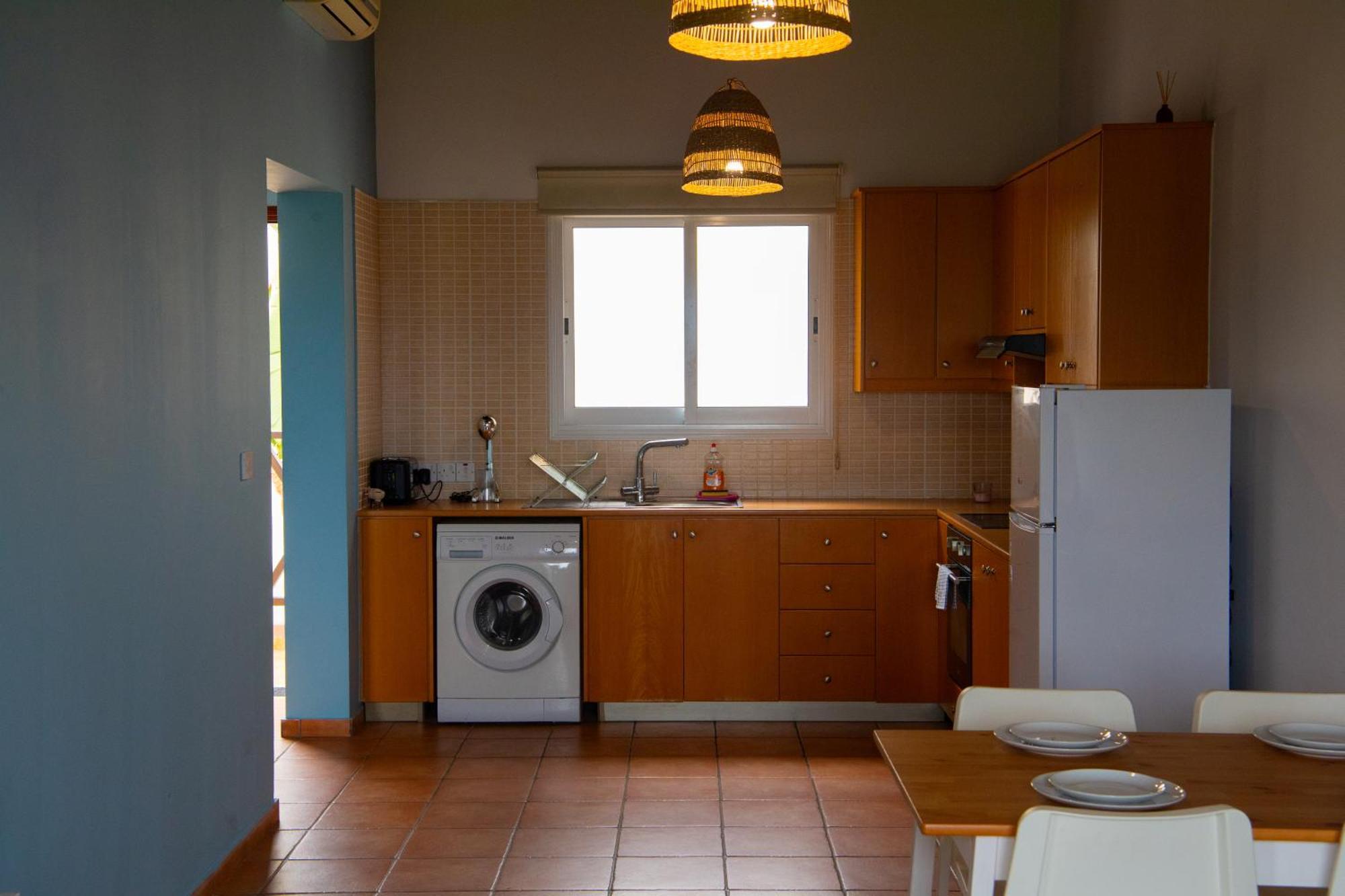 Path Latchi Beachfront Apartments Εξωτερικό φωτογραφία