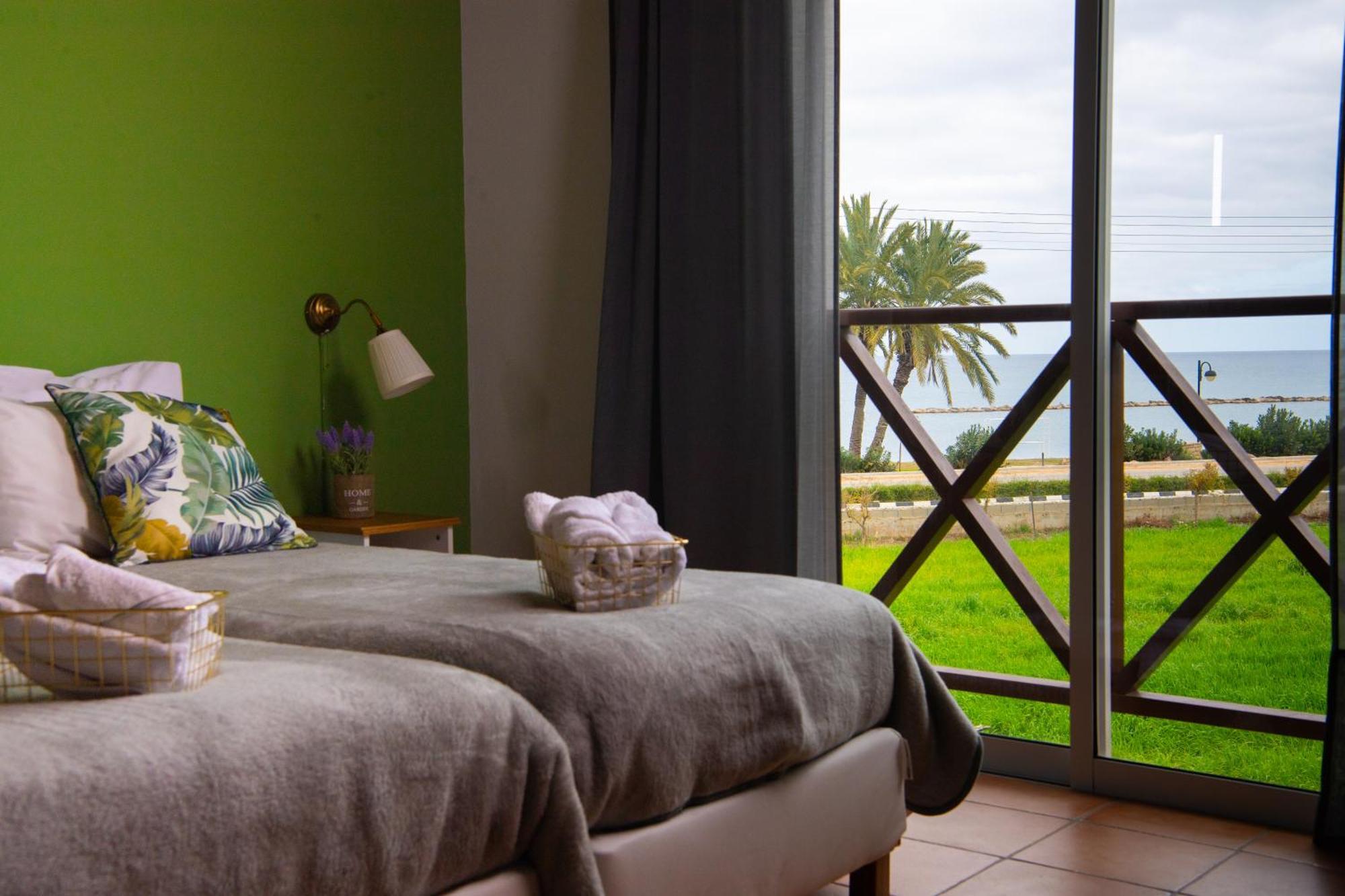 Path Latchi Beachfront Apartments Εξωτερικό φωτογραφία