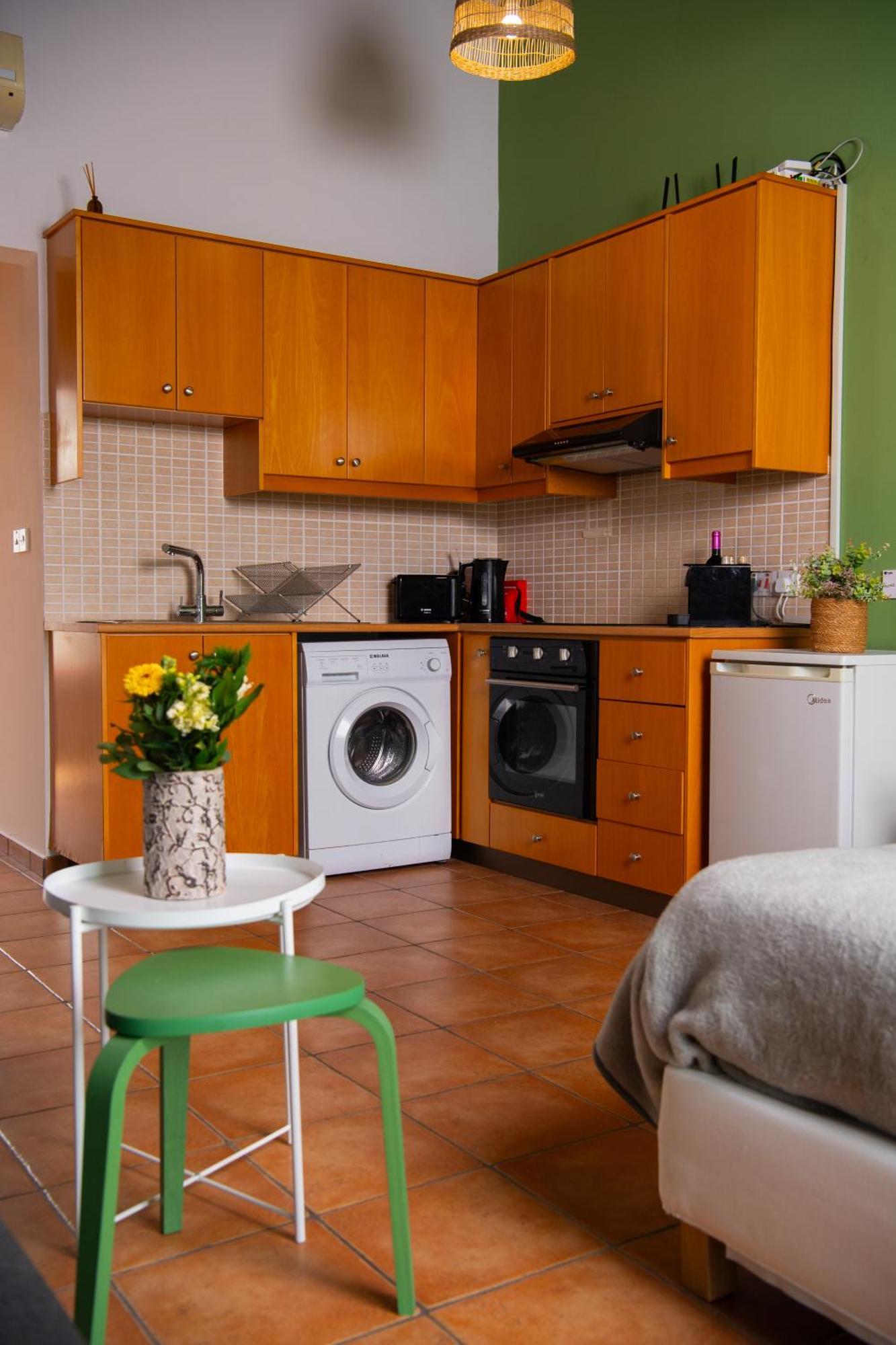 Path Latchi Beachfront Apartments Εξωτερικό φωτογραφία
