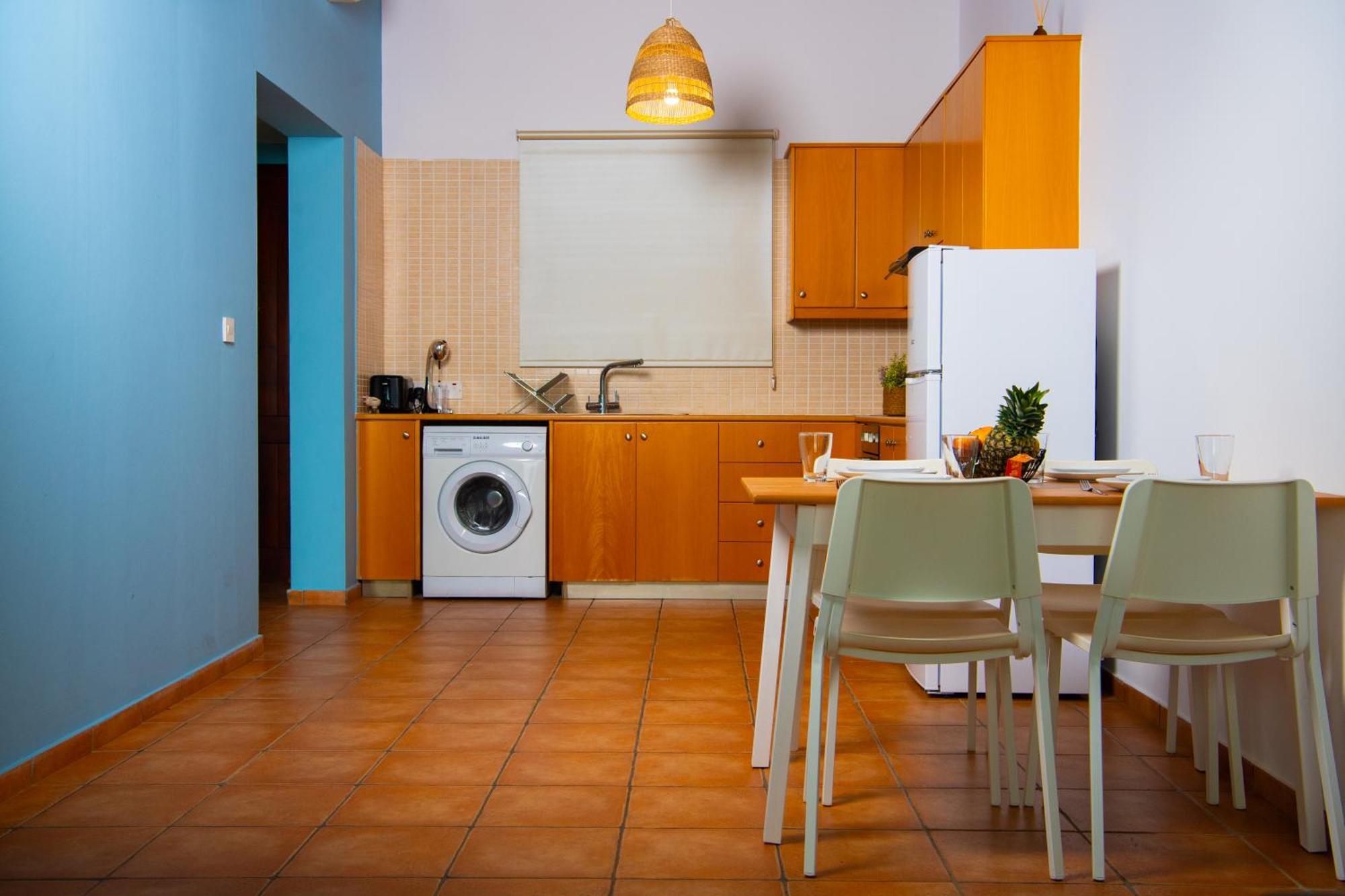 Path Latchi Beachfront Apartments Εξωτερικό φωτογραφία