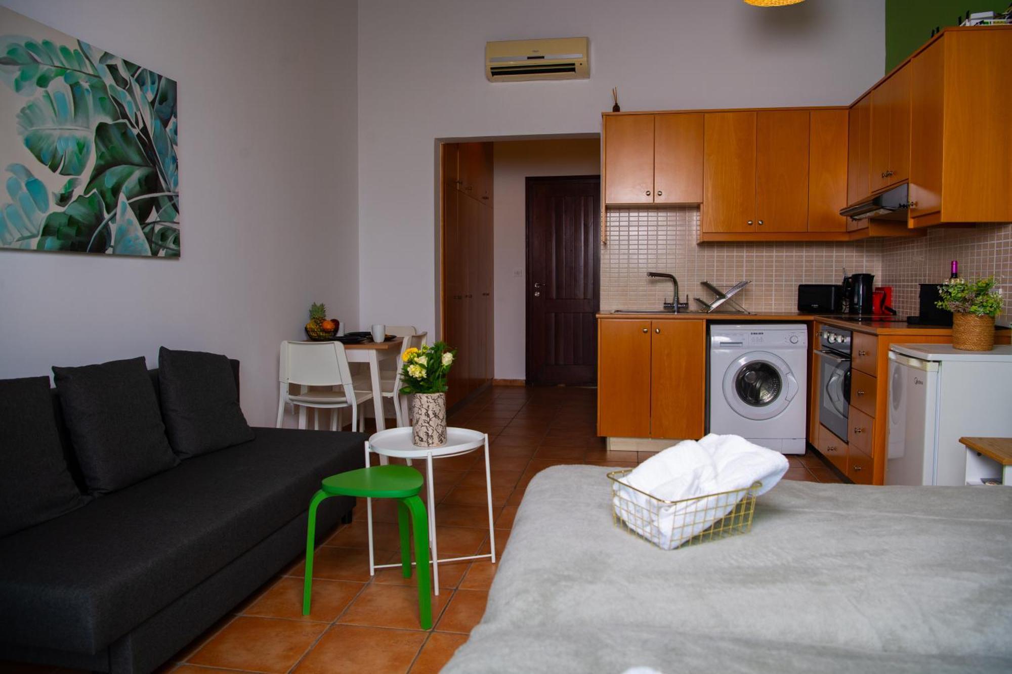 Path Latchi Beachfront Apartments Εξωτερικό φωτογραφία